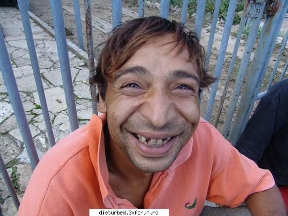 Discutzii penale pe mIRC sau Yahoo mess. - stii cine e in poza ? poate chiar tu esti ESTE O - Internet